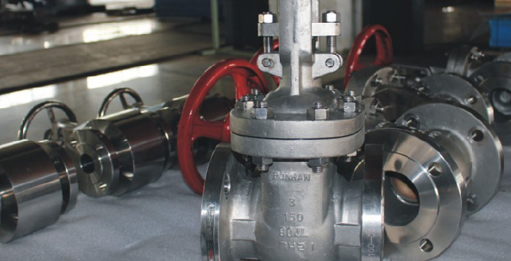 The Role of Flanges and Valves in Industrial Piping Systems
